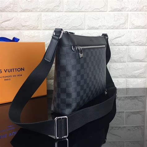 buy Louis Vuitton man bag